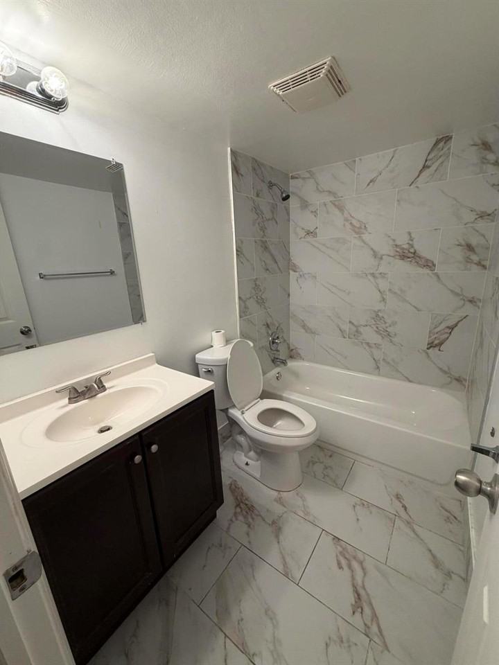 3660 Southwest 60th Avenue #2 - Photo 6 of 6