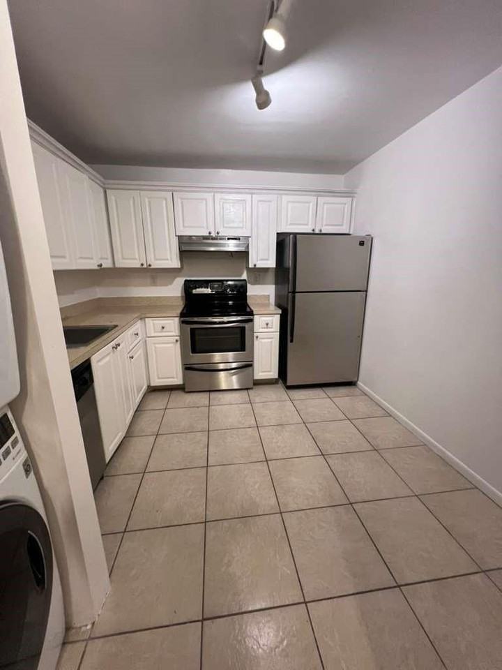 721 North Pine Island Road #207 - Photo 2 of 6