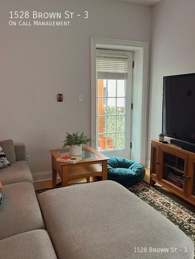 1528 Brown St #3 - Photo 5 of 14