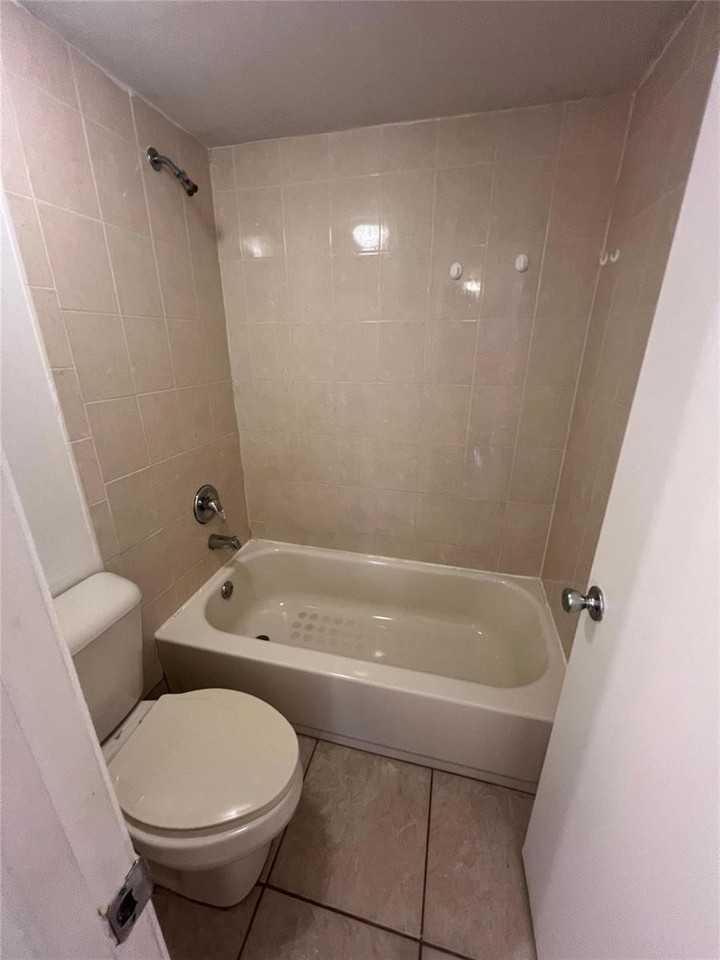 721 North Pine Island Road #207 - Photo 6 of 6