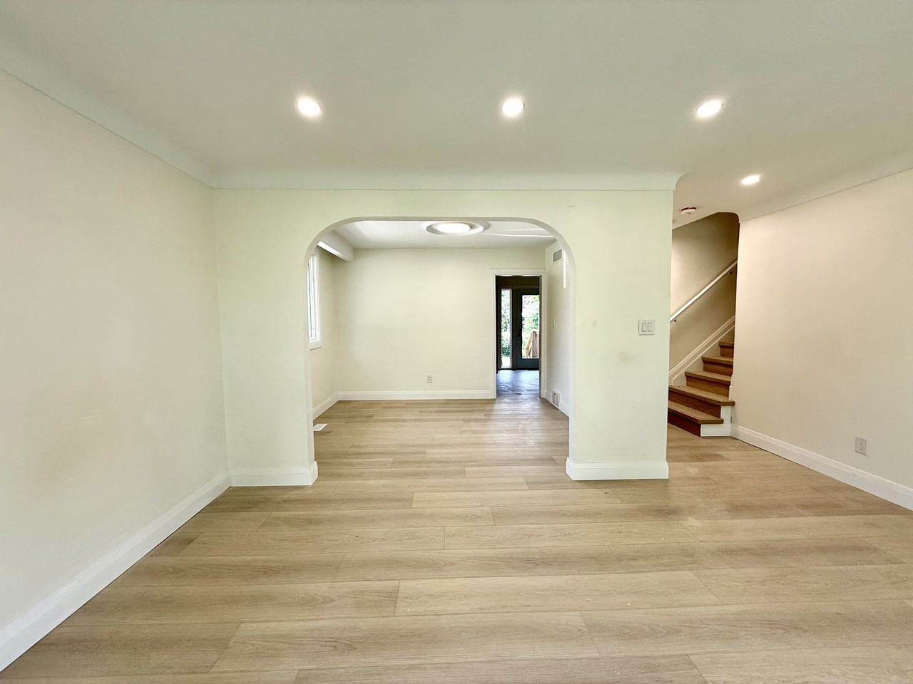 25 Meadowbrook Cres #1 - Photo 6 of 24