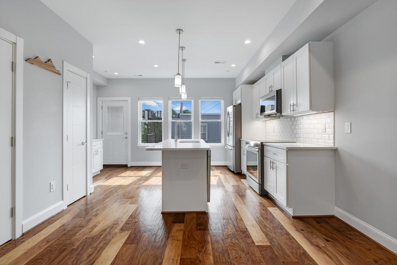 1105 7th St Ne #2 - Photo 4 of 19