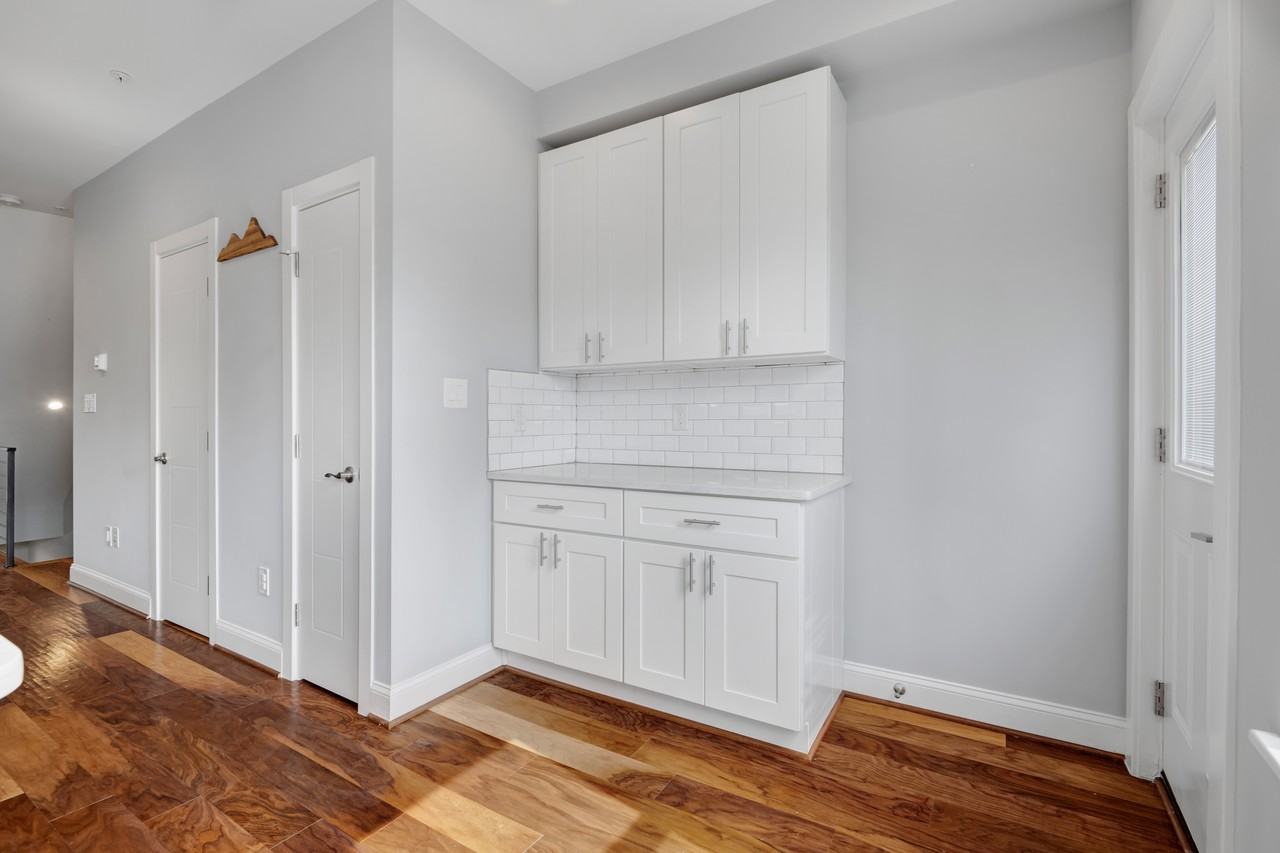 1105 7th St Ne #2 - Photo 5 of 19