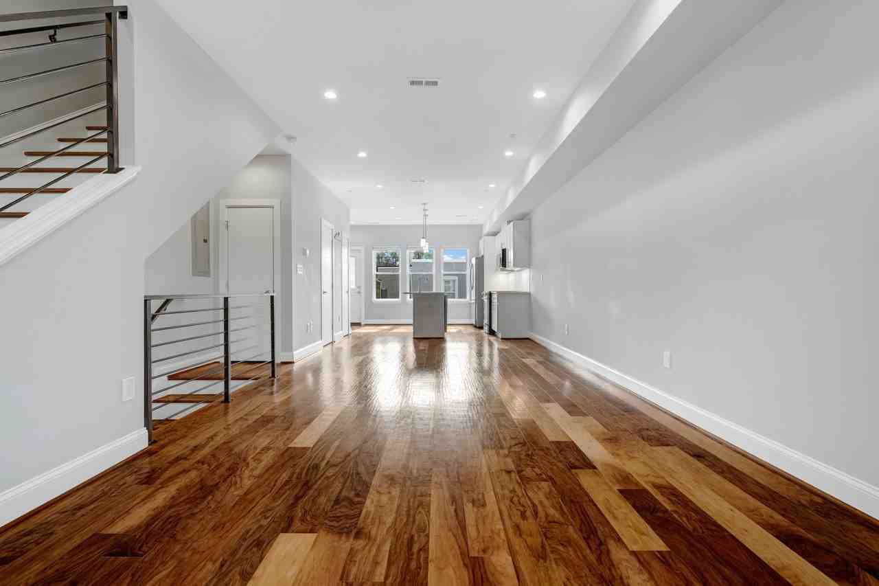 1105 7th St Ne #2 - Photo 6 of 19