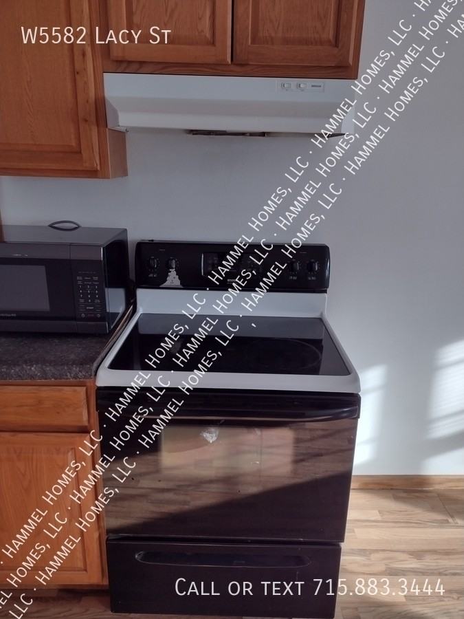 W5582 Lacy St - Photo 4 of 27