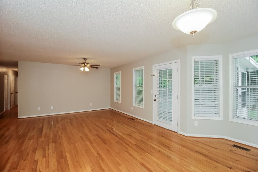 426 Ivy Crest Dr - Photo 4 of 16