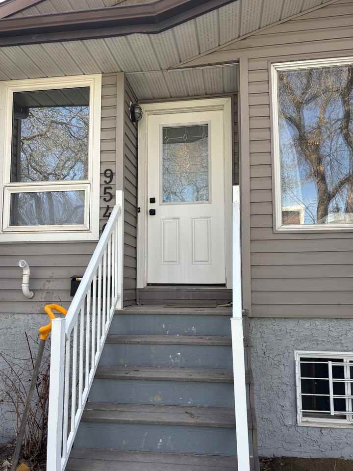9540 150 St Nw - Photo 2 of 33