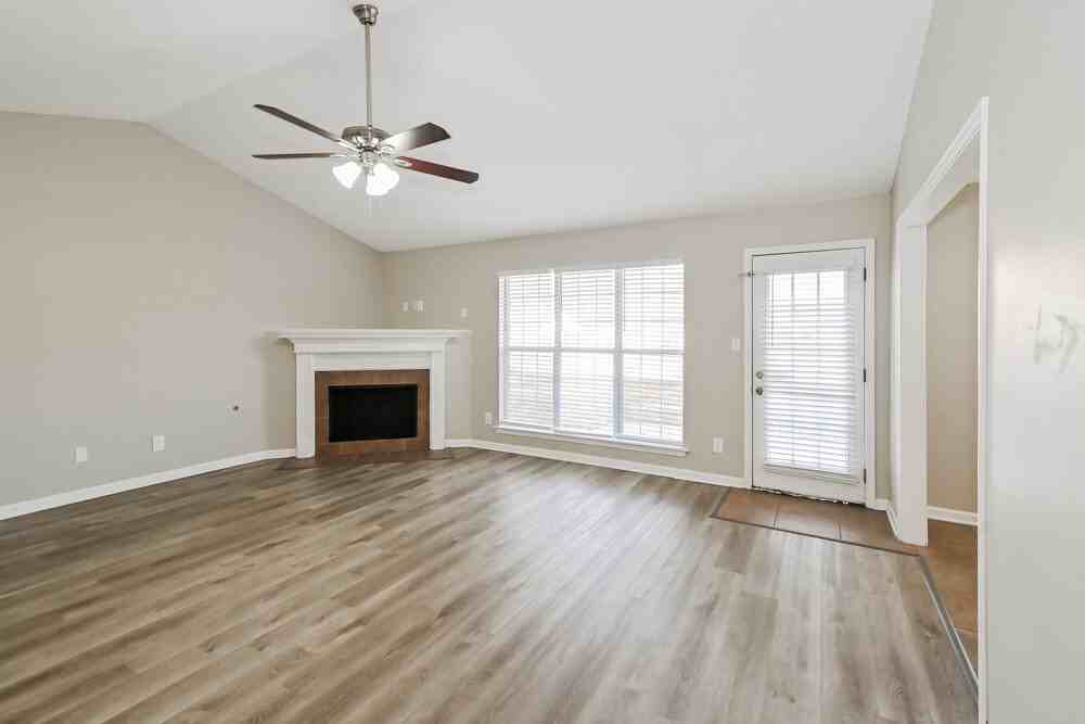 6336 Sandbourne E - Photo 5 of 17