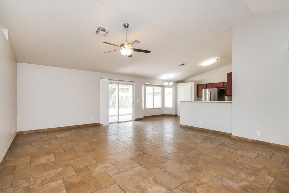 1042 S Canal Dr - Photo 4 of 19
