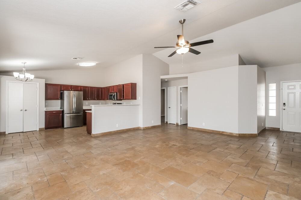1042 S Canal Dr - Photo 5 of 19