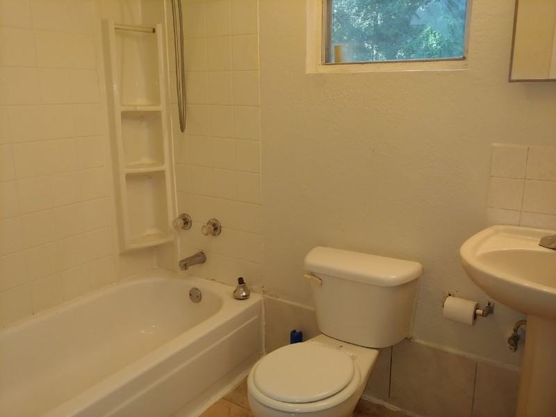 1014 E 31st Ave #B - Photo 4 of 8