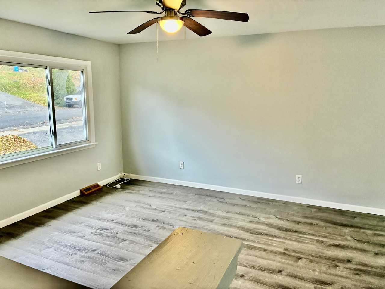 112 Peabody St - Photo 6 of 10