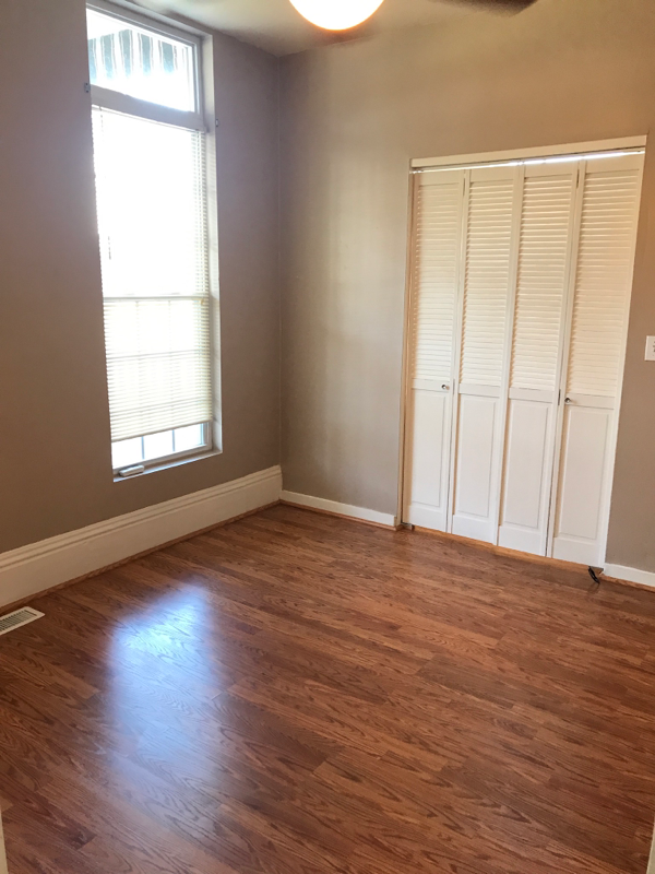 1140 Buffalo St - Photo 3 of 7