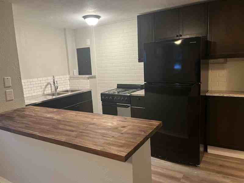 639 Cherry St - Photo 2 of 5