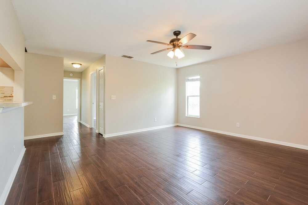 12131 Goldenstar Ln - Photo 4 of 16