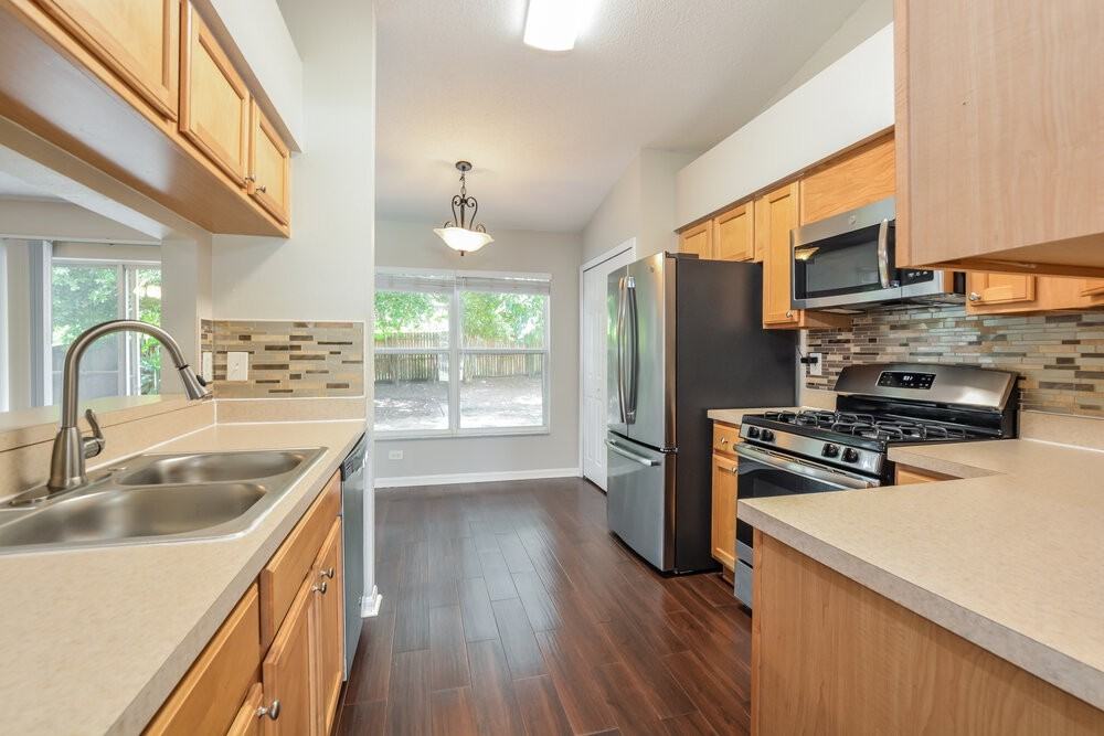 12131 Goldenstar Ln - Photo 7 of 16