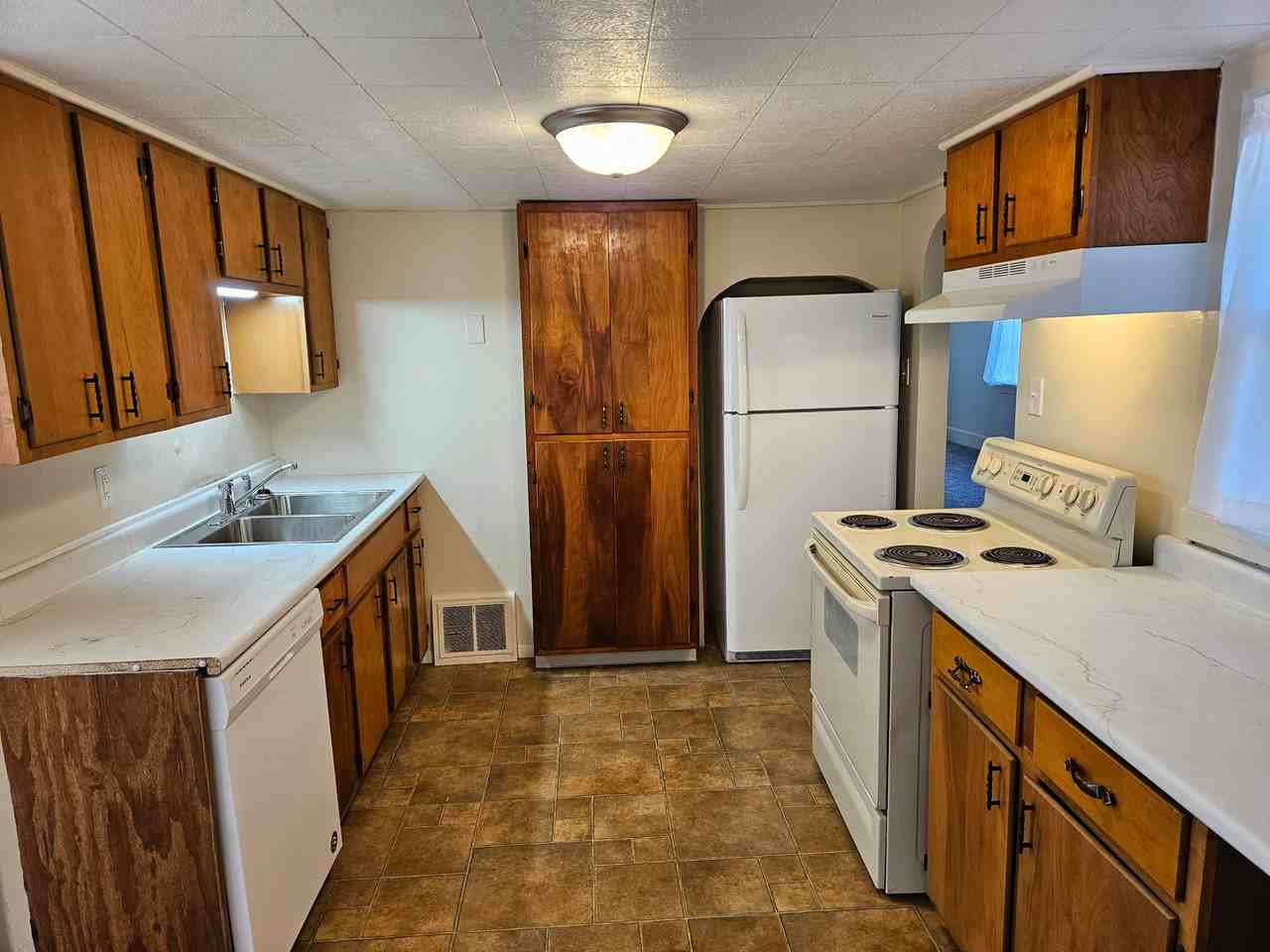 920 W Jackson St - Photo 6 of 9