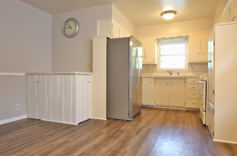 5752 Russell Ave S #1 - Photo 4 of 11