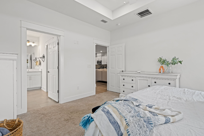 1007 W 10th Ct - Photo 5 of 20