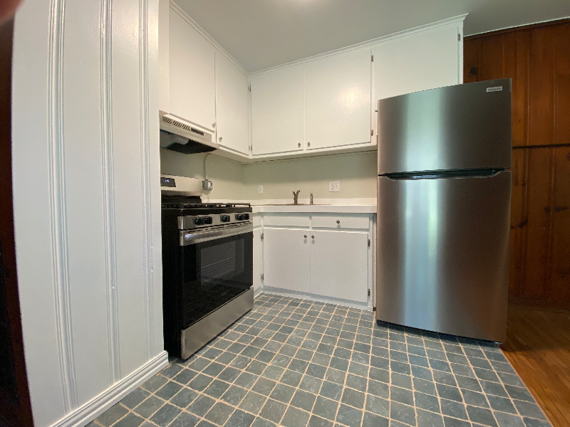 516 Hawthorne St #4 - Photo 6 of 19