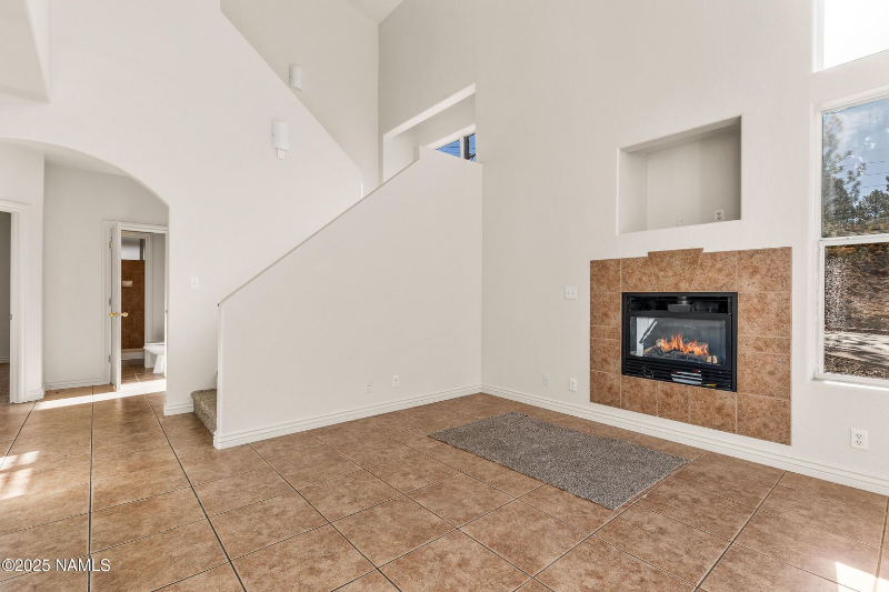 1326 E Trevor Way - Photo 4 of 20