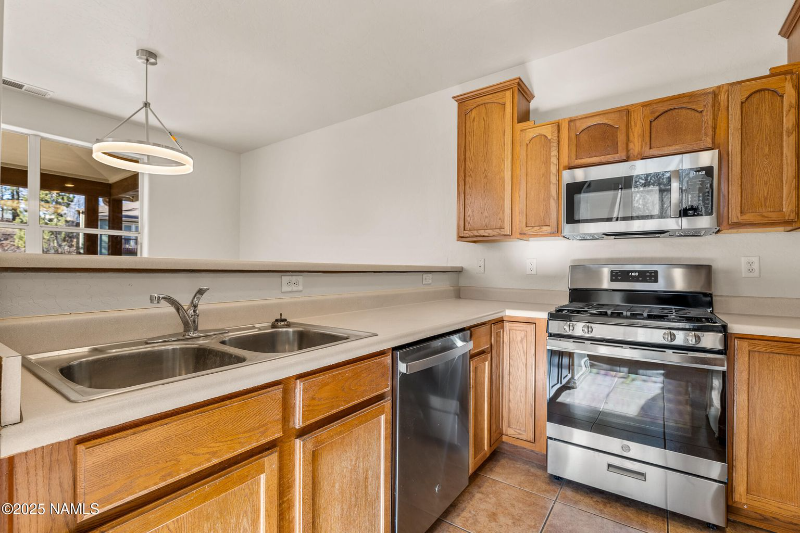1326 E Trevor Way - Photo 7 of 20