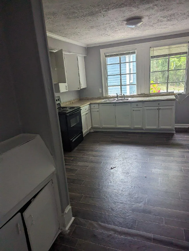 1105 Boulevard - Photo 4 of 10