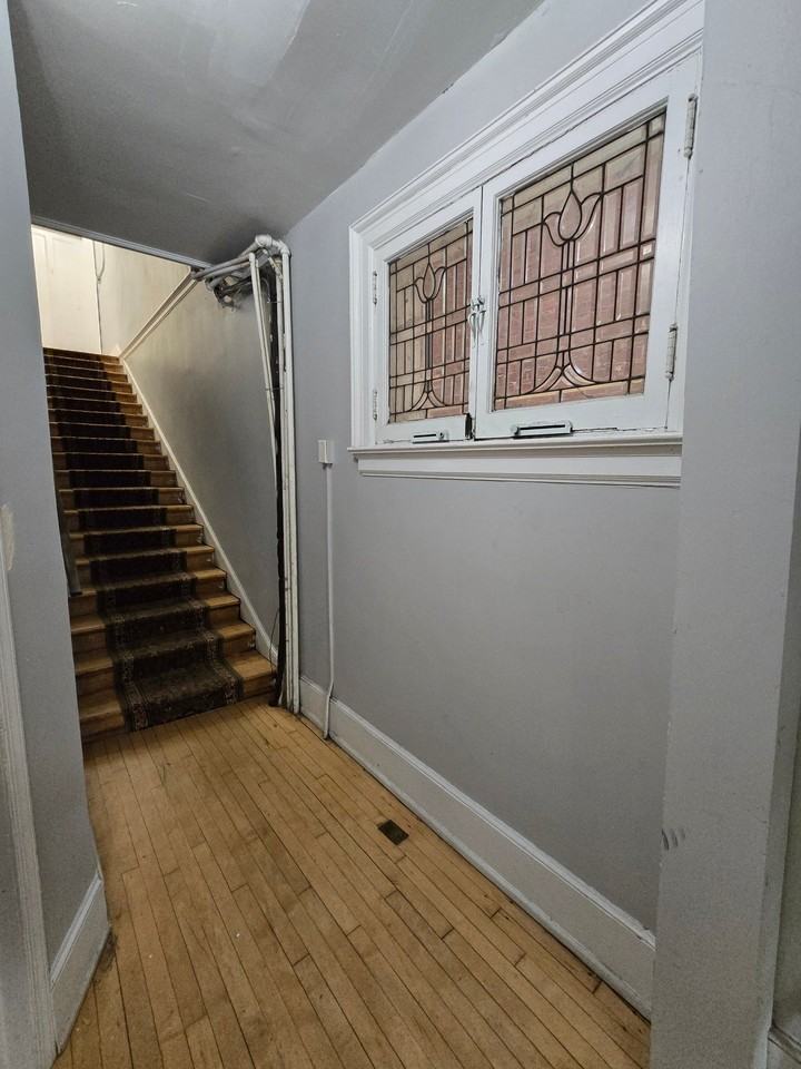 1103 W Franklin St #A - Photo 2 of 10