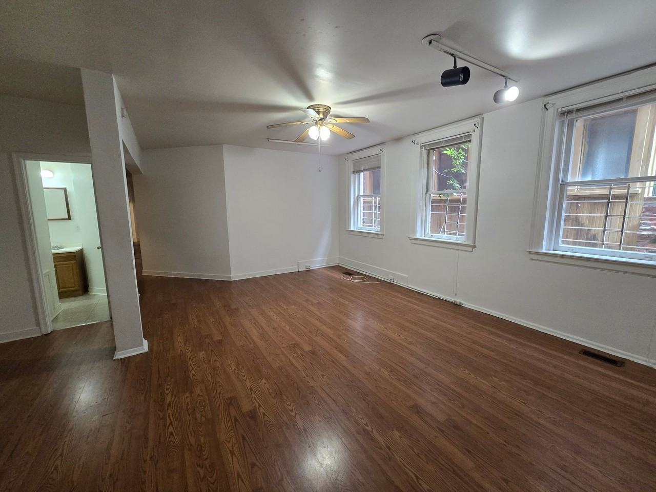 1103 W Franklin St #A - Photo 3 of 10