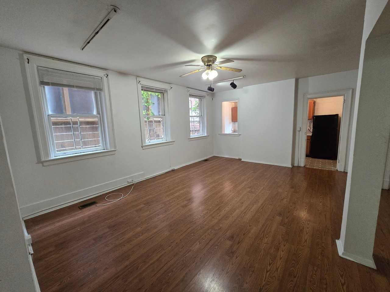 1103 W Franklin St #A - Photo 4 of 10