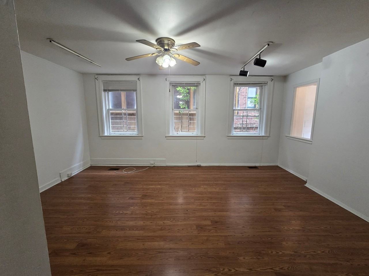1103 W Franklin St #A - Photo 5 of 10