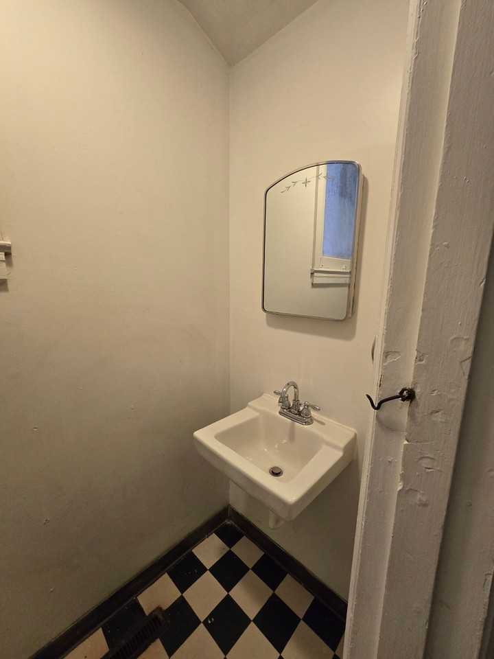 1103 W Franklin St #A - Photo 7 of 10