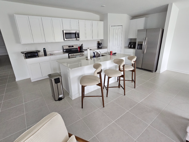 2414 Mckinley Dr - Photo 2 of 8