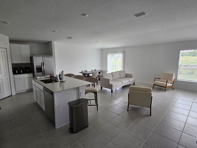 2414 Mckinley Dr - Photo 3 of 8