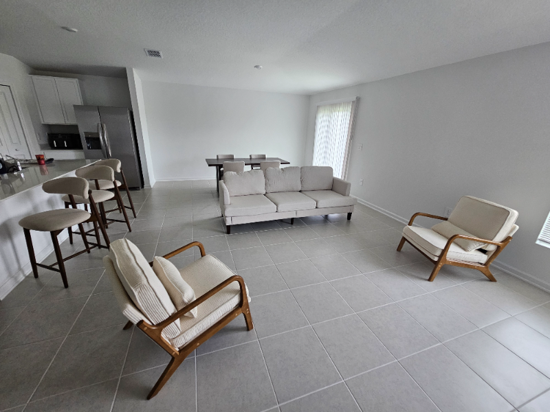 2414 Mckinley Dr - Photo 4 of 8