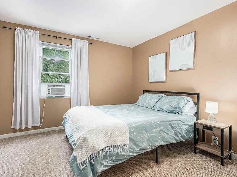 247 W Franklin St #2 - Photo 6 of 10