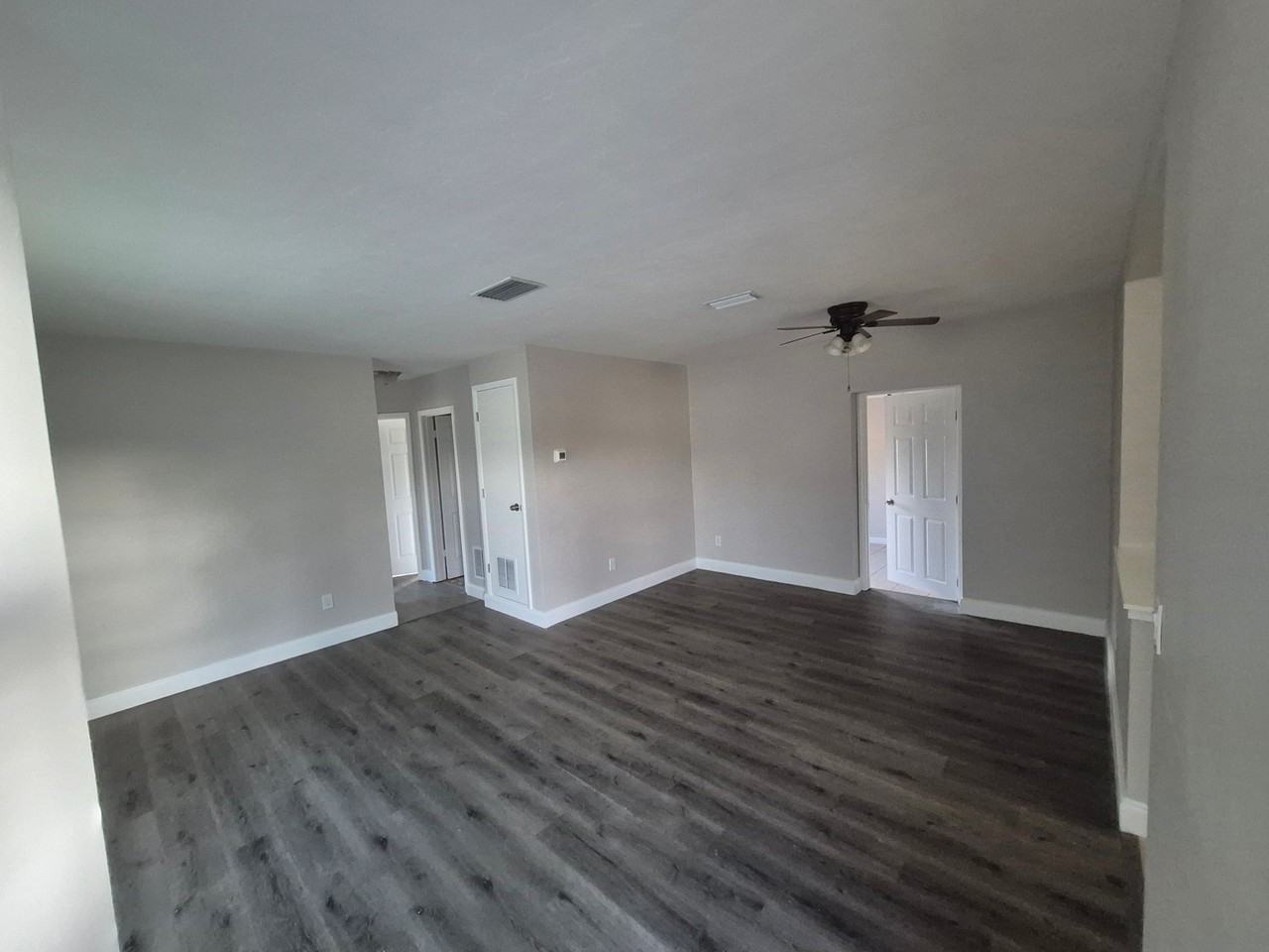 7071 Holiday Dr - Photo 3 of 24