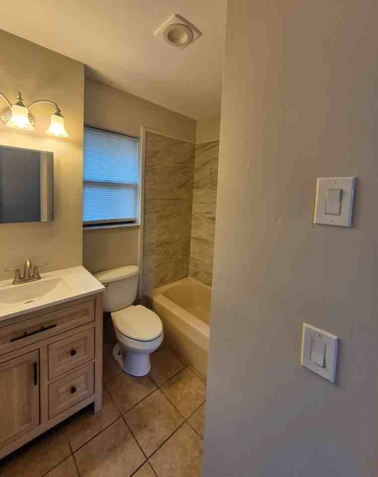 7071 Holiday Dr - Photo 6 of 24