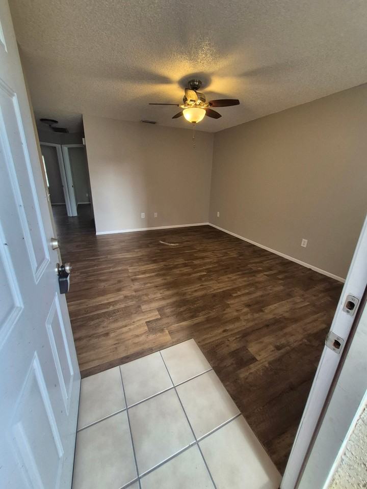 1305 Markham Ave - Photo 2 of 20