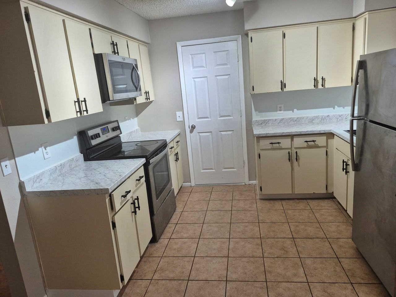 1305 Markham Ave - Photo 5 of 20