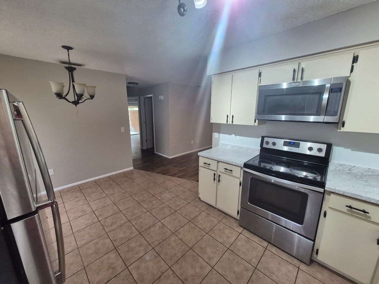 1305 Markham Ave - Photo 6 of 20