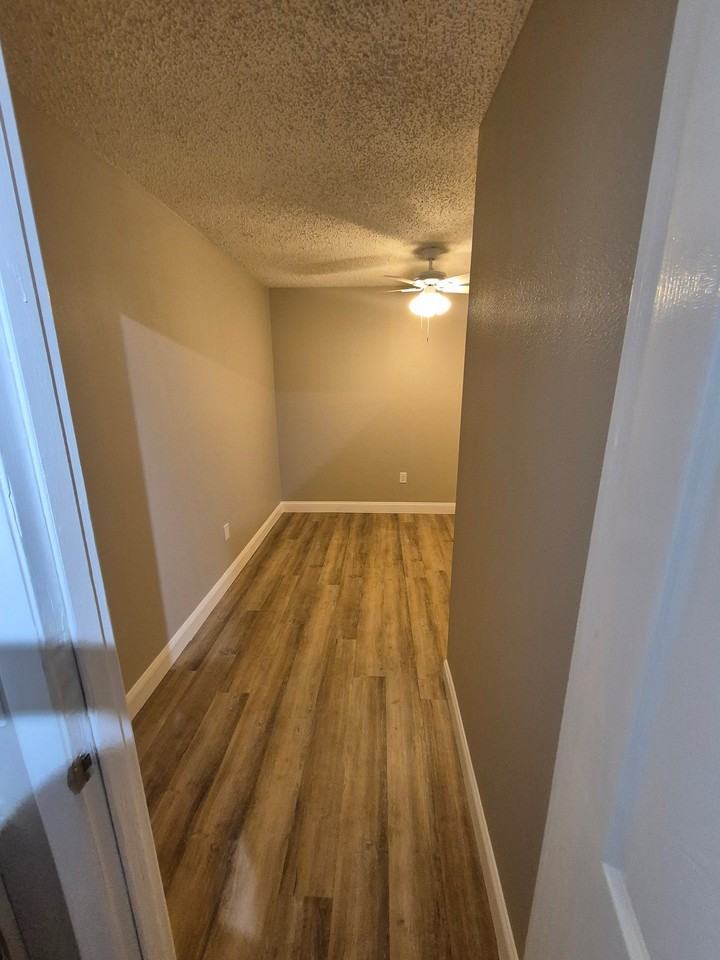 1305 Markham Ave - Photo 7 of 20