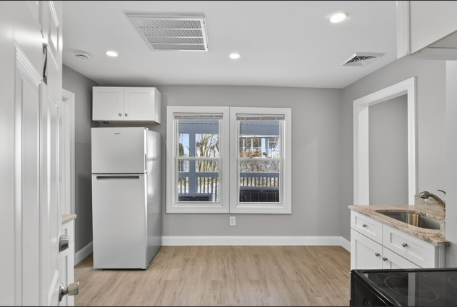 122 Brookside Ave #B - Photo 2 of 8