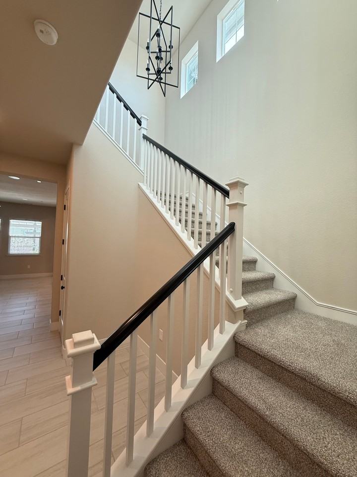 362 Tigris St - Photo 5 of 10