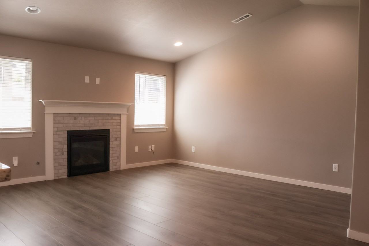 6104 Cottonwood Loop - Photo 2 of 12