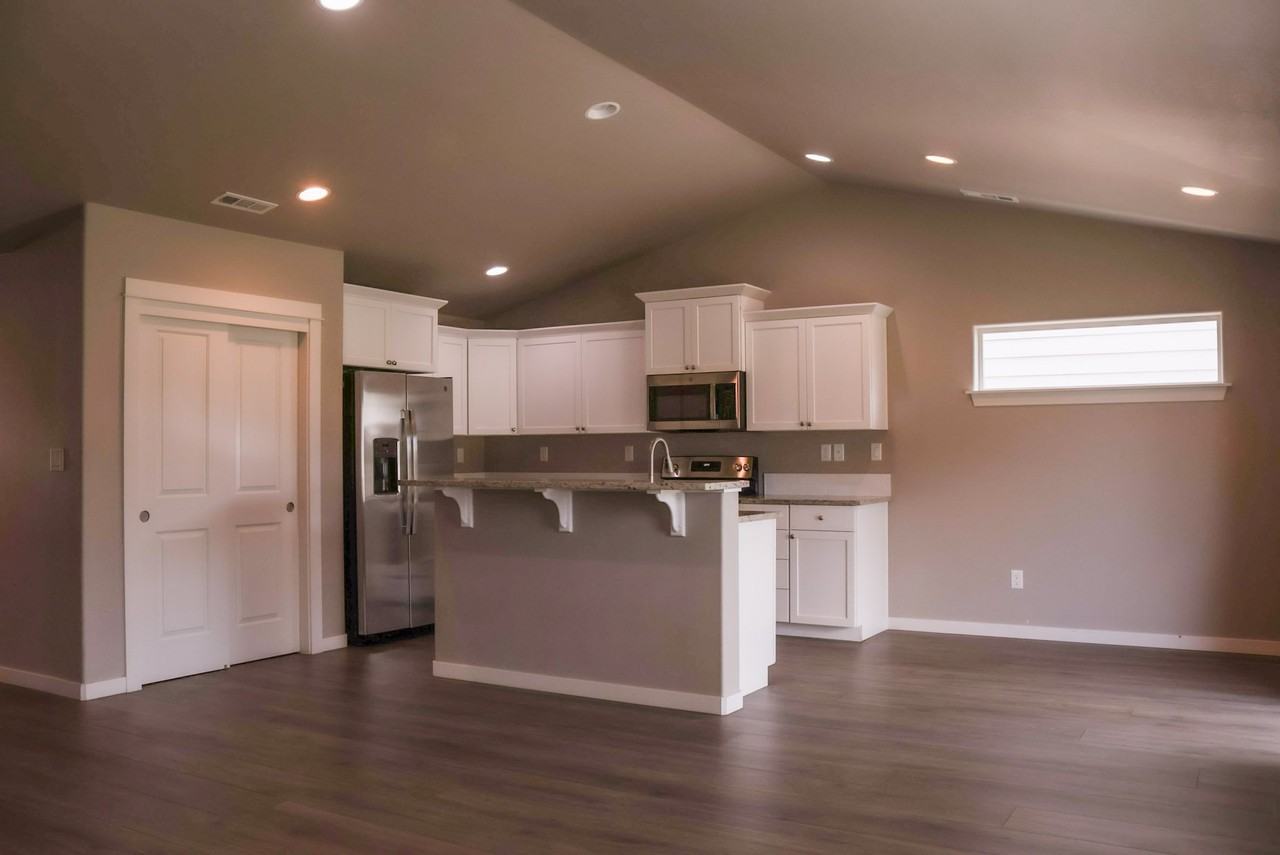 6104 Cottonwood Loop - Photo 3 of 12