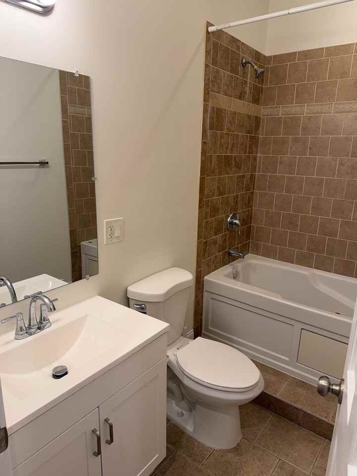 6406 S Ingleside Ave #1 - Photo 3 of 12