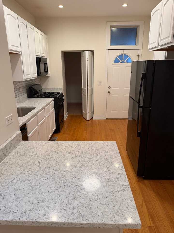 6406 S Ingleside Ave #1 - Photo 4 of 12