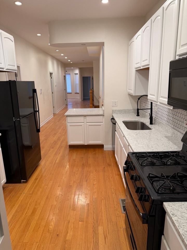 6406 S Ingleside Ave #1 - Photo 5 of 12