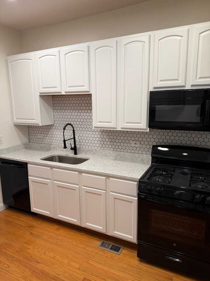 6406 S Ingleside Ave #1 - Photo 6 of 12